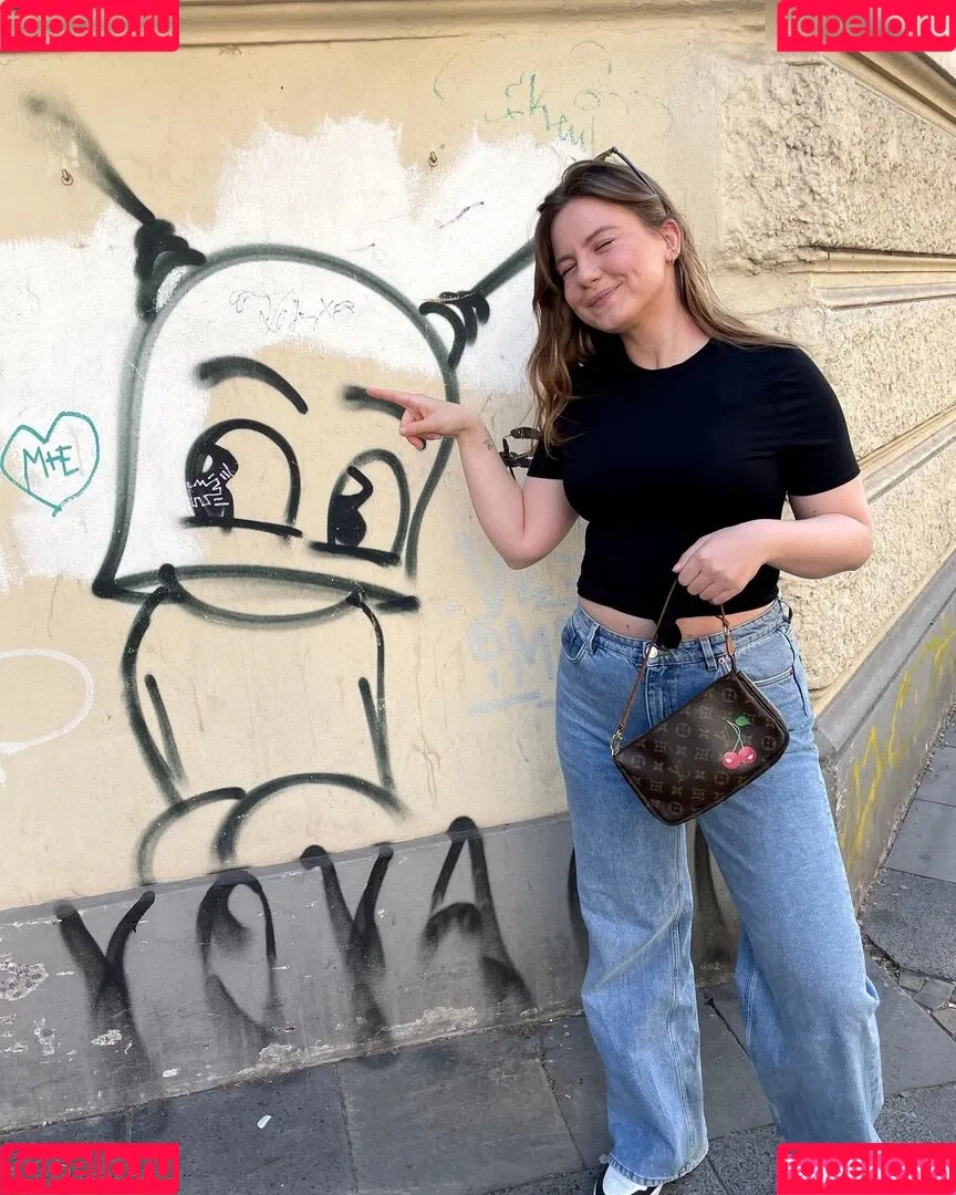 KellyMissesvlog Onlyfans Photo Gallery 