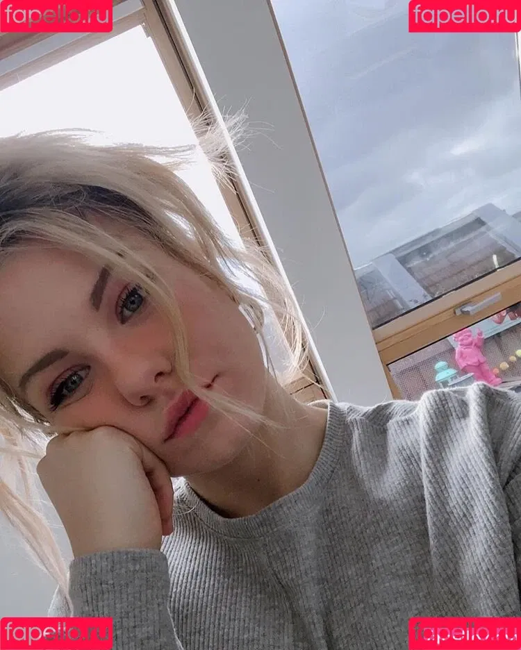 KellyMissesvlog Onlyfans Photo Gallery 