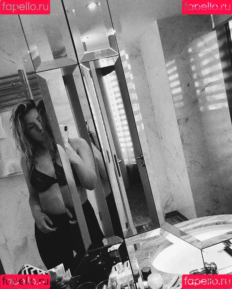 KellyMissesvlog Onlyfans Photo Gallery 