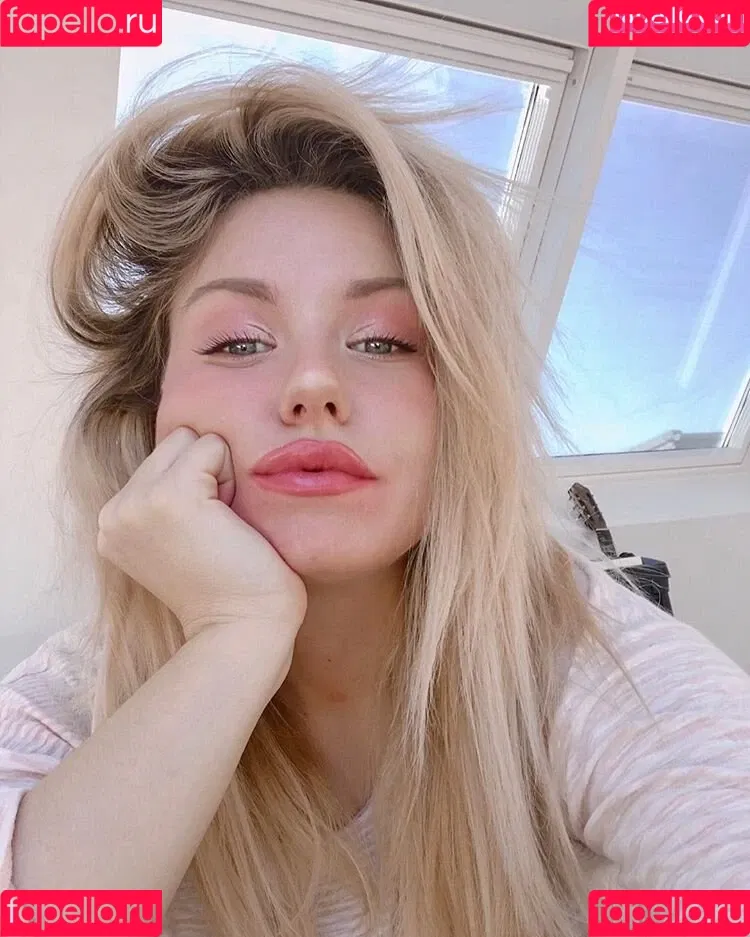 KellyMissesvlog Onlyfans Photo Gallery 