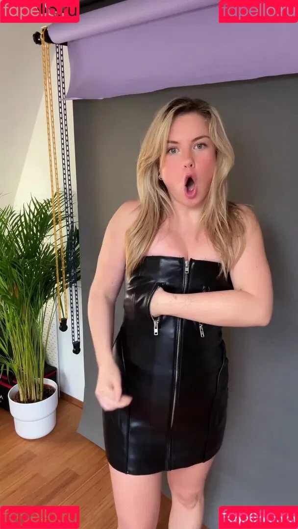 KellyMissesvlog Onlyfans Photo Gallery 