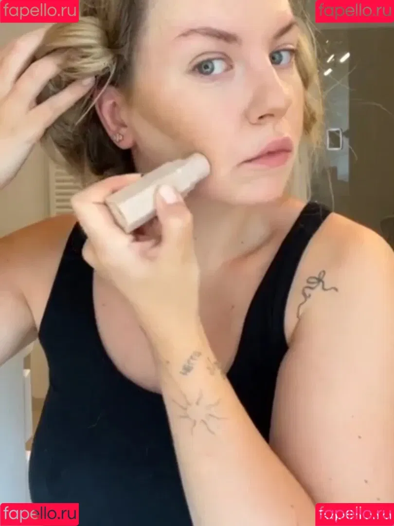 KellyMissesvlog Onlyfans Photo Gallery 