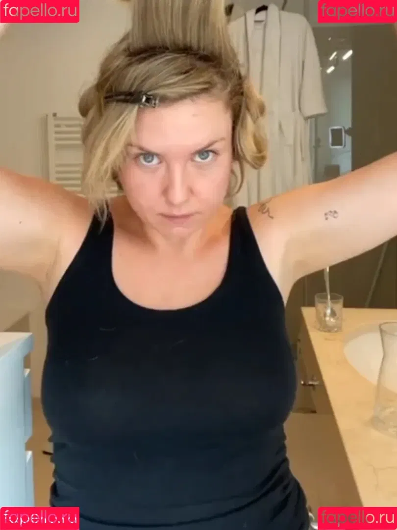 KellyMissesvlog Onlyfans Photo Gallery 