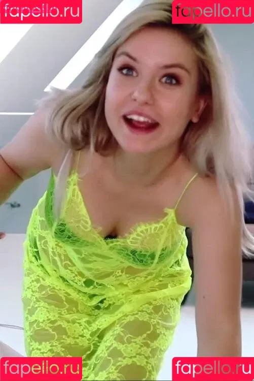 KellyMissesvlog Onlyfans Photo Gallery 