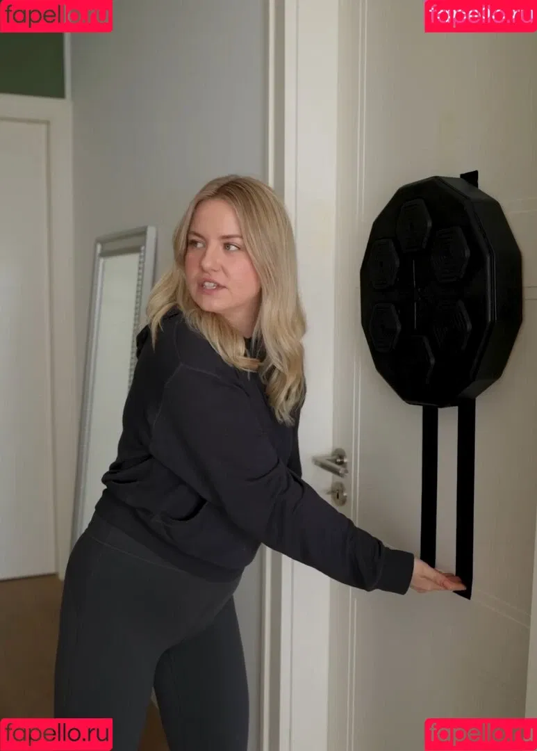 KellyMissesvlog Onlyfans Photo Gallery 