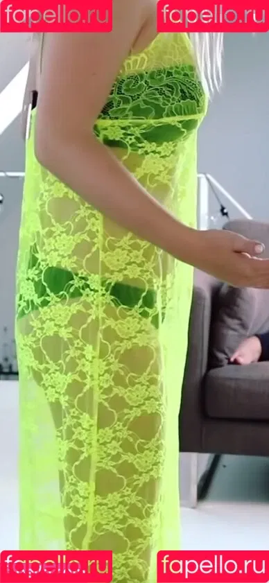KellyMissesvlog Onlyfans Photo Gallery 