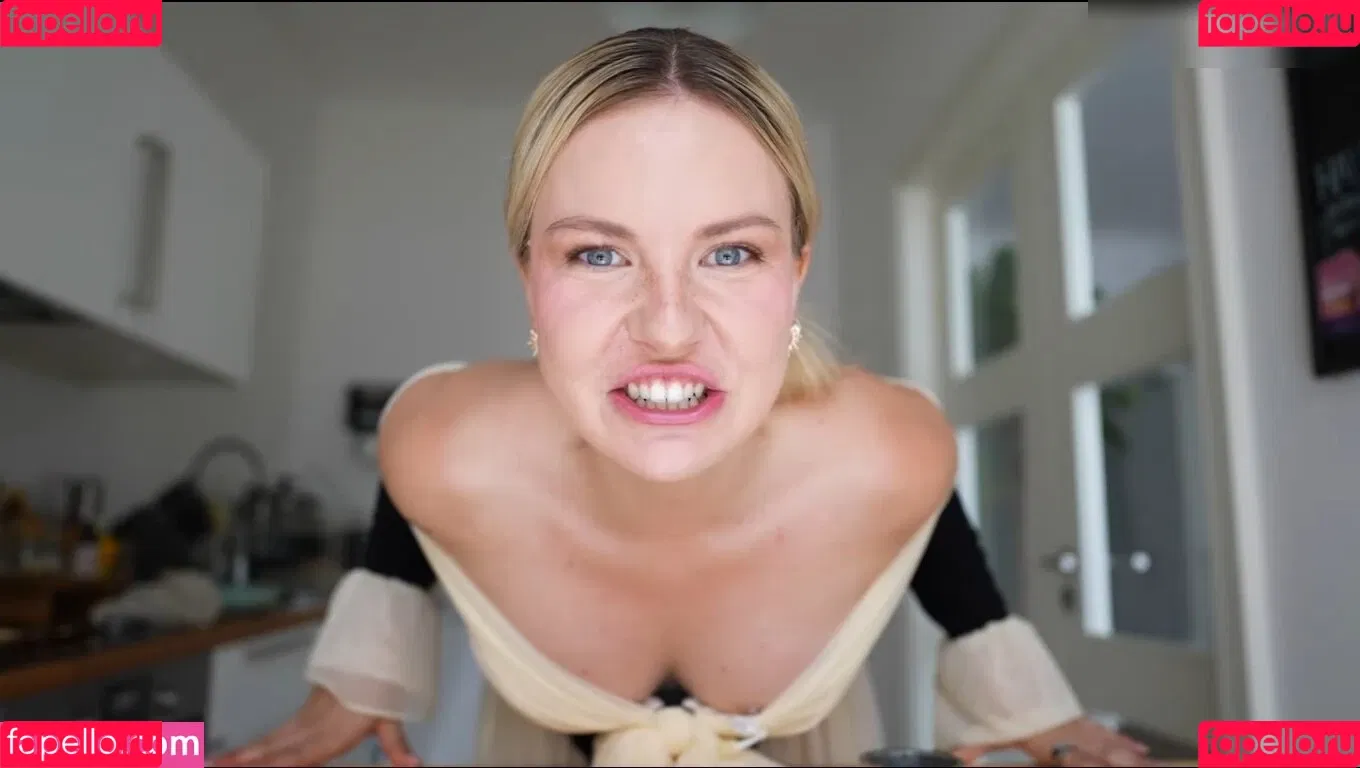 KellyMissesvlog Onlyfans Photo Gallery 