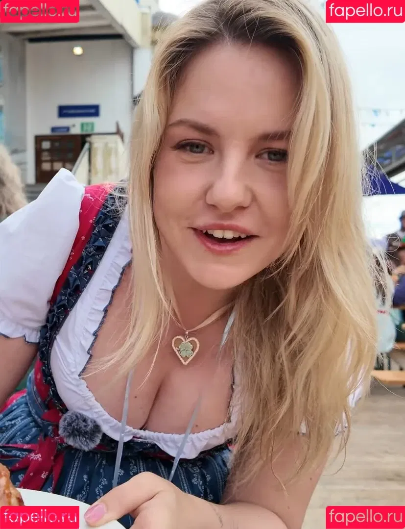 KellyMissesvlog Onlyfans Photo Gallery 