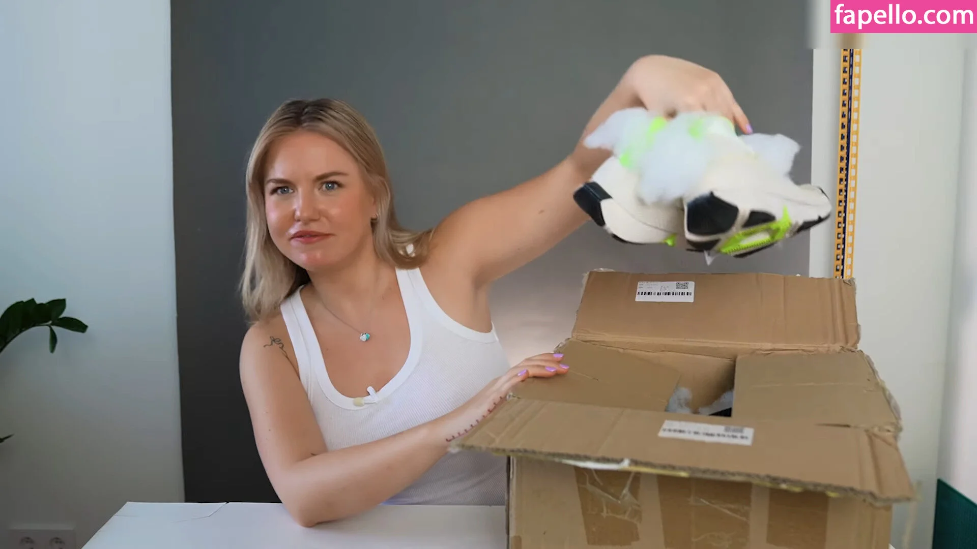 KellyMissesvlog Onlyfans Photo Gallery 