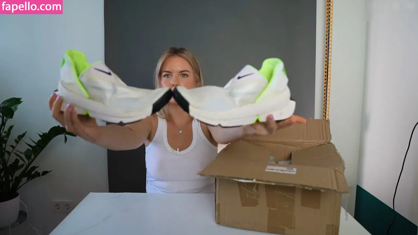 KellyMissesvlog Onlyfans Photo Gallery 