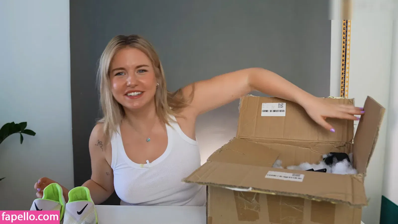 KellyMissesvlog Onlyfans Photo Gallery 