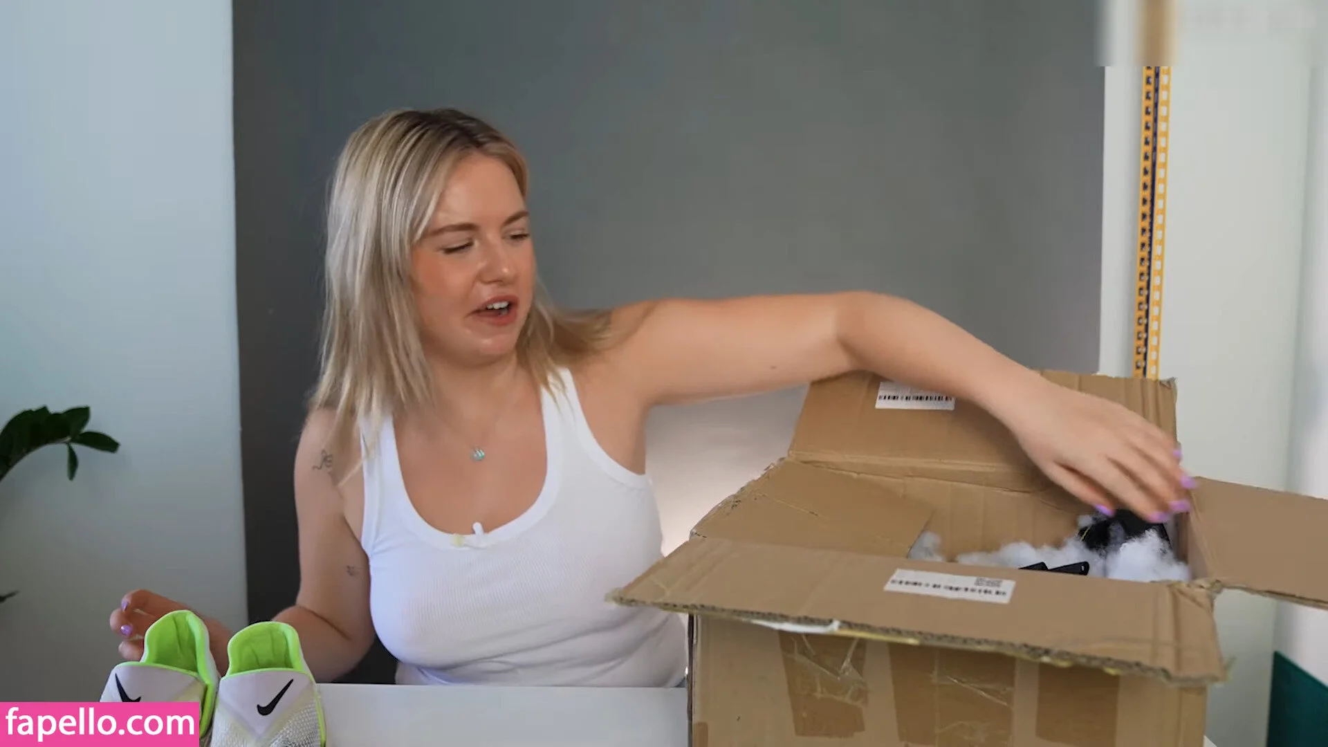 KellyMissesvlog Onlyfans Photo Gallery 