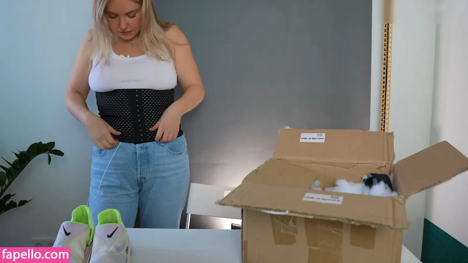 KellyMissesvlog Onlyfans Photo Gallery 