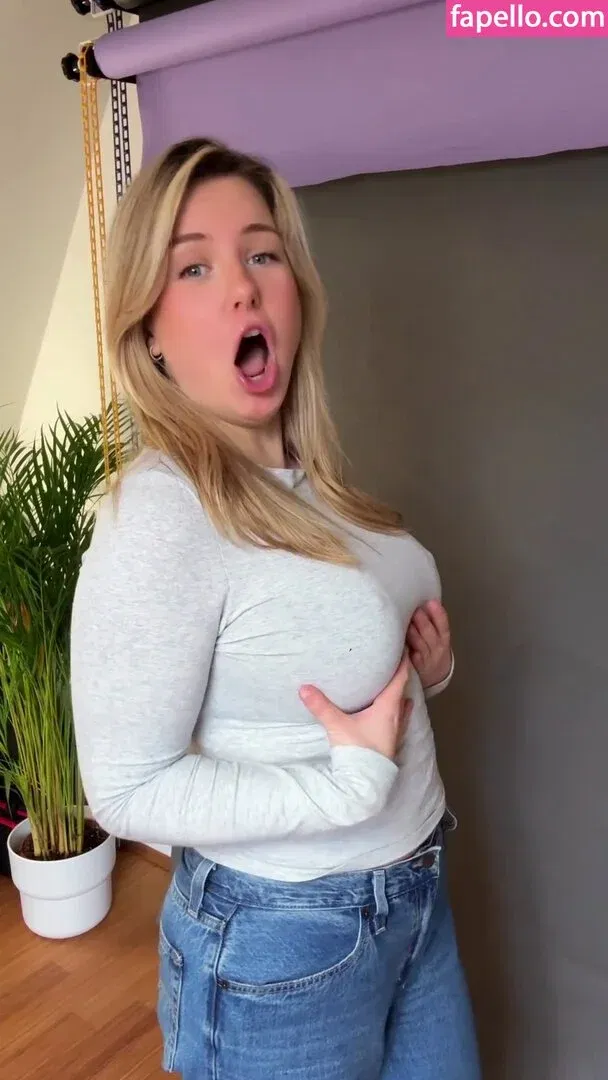 KellyMissesvlog Onlyfans Photo Gallery 