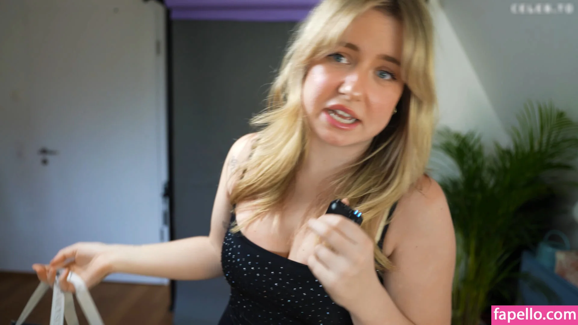 KellyMissesvlog Onlyfans Photo Gallery 