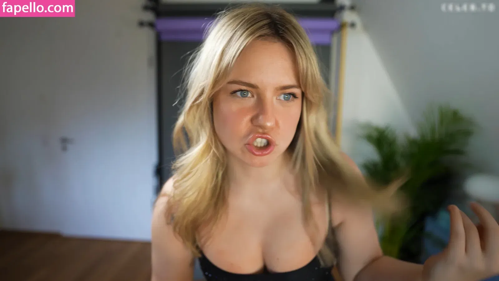 KellyMissesvlog Onlyfans Photo Gallery 