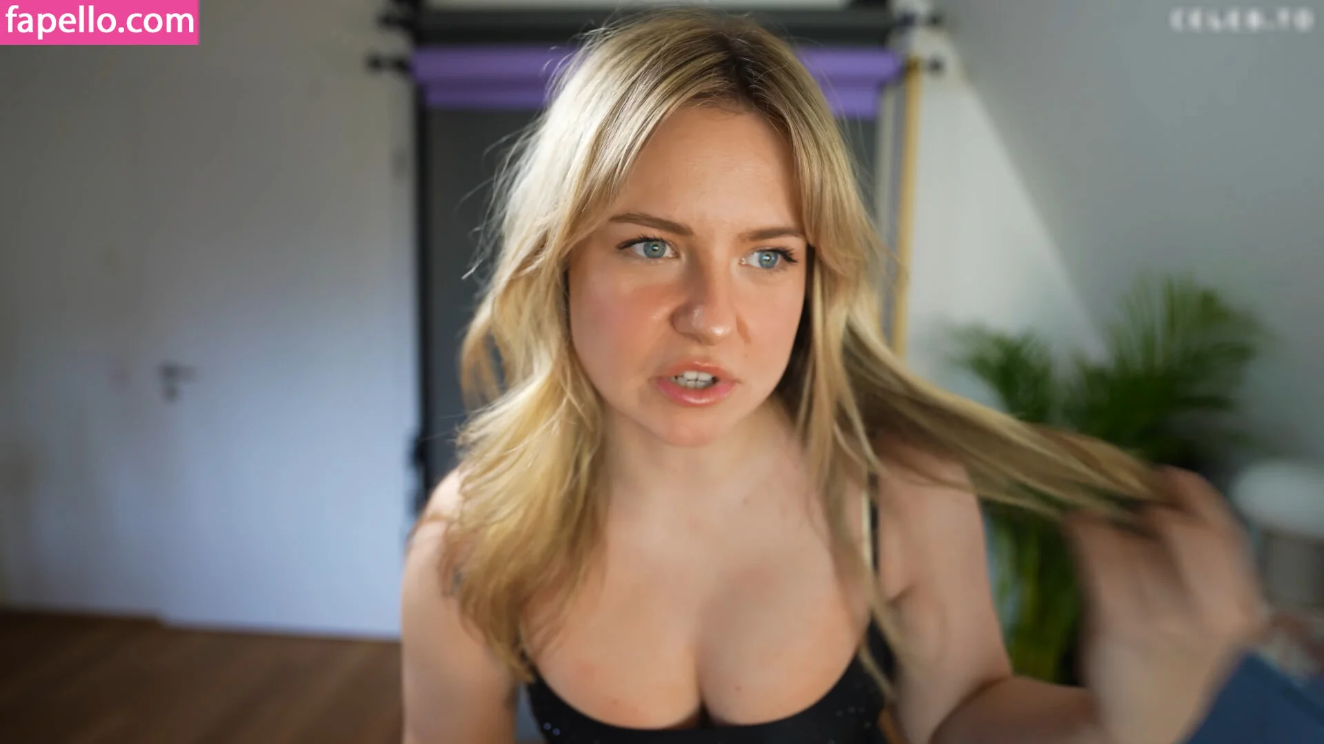 KellyMissesvlog Onlyfans Photo Gallery 