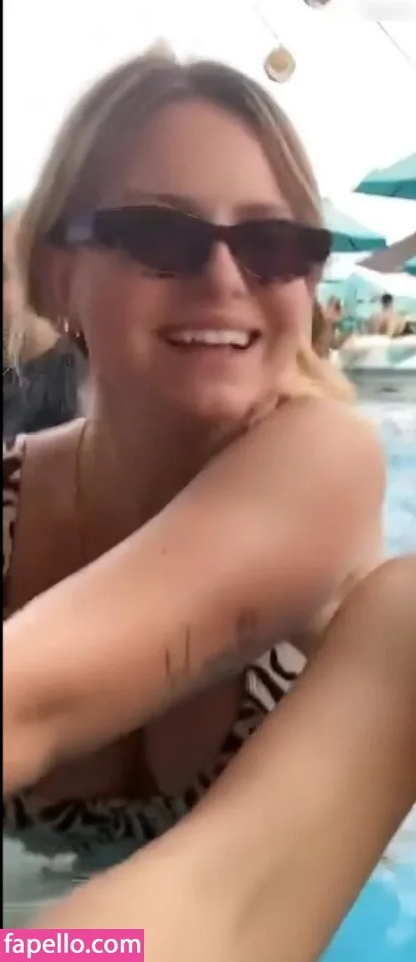 KellyMissesvlog Onlyfans Photo Gallery 