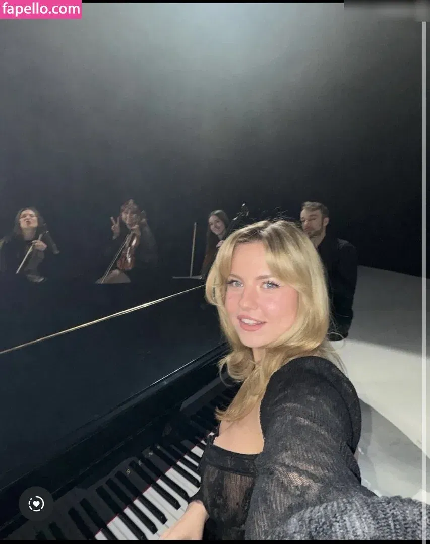 KellyMissesvlog Onlyfans Photo Gallery 