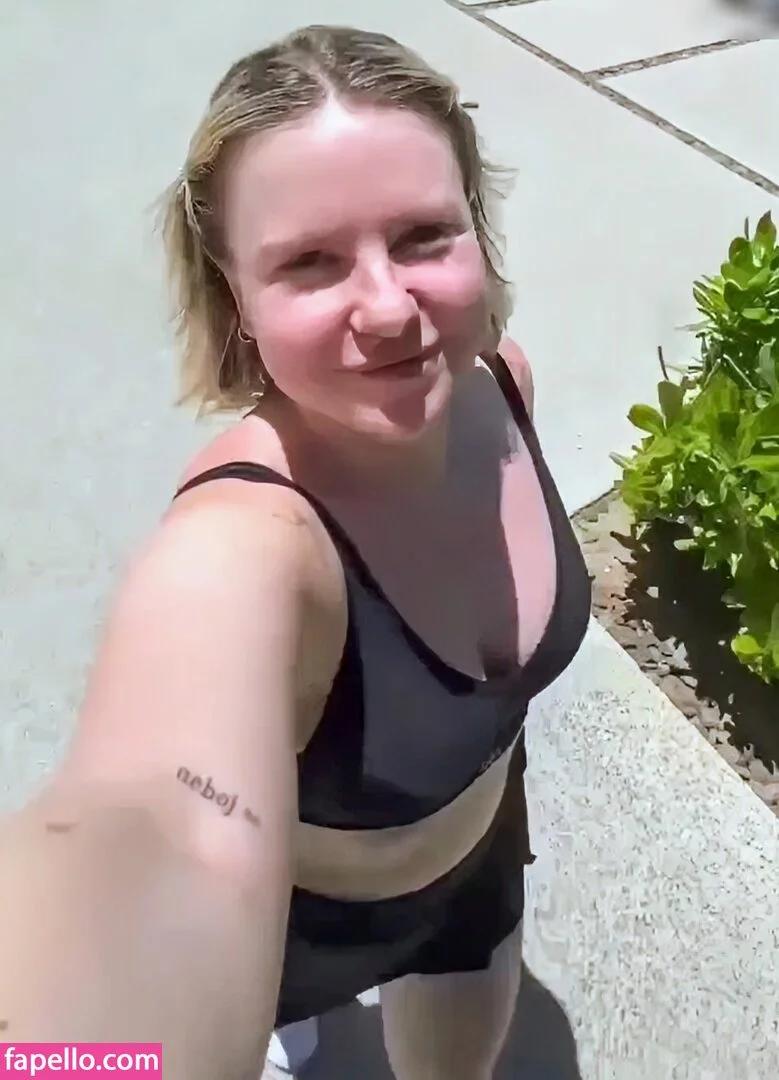 KellyMissesvlog Onlyfans Photo Gallery 