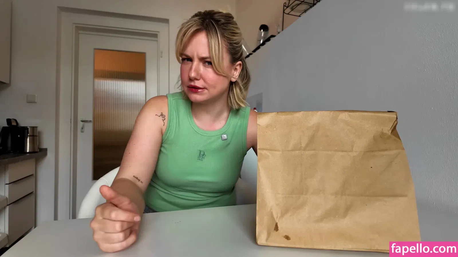 KellyMissesvlog Onlyfans Photo Gallery 