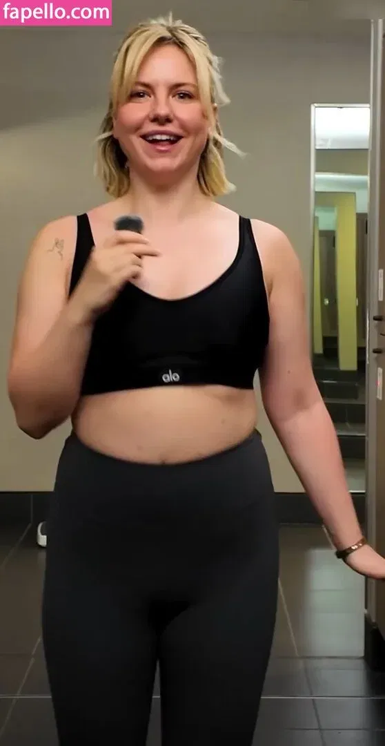 KellyMissesvlog Onlyfans Photo Gallery 