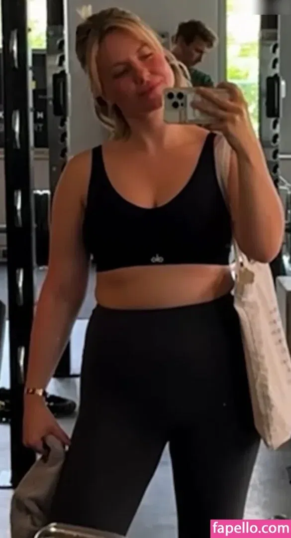 KellyMissesvlog Onlyfans Photo Gallery 