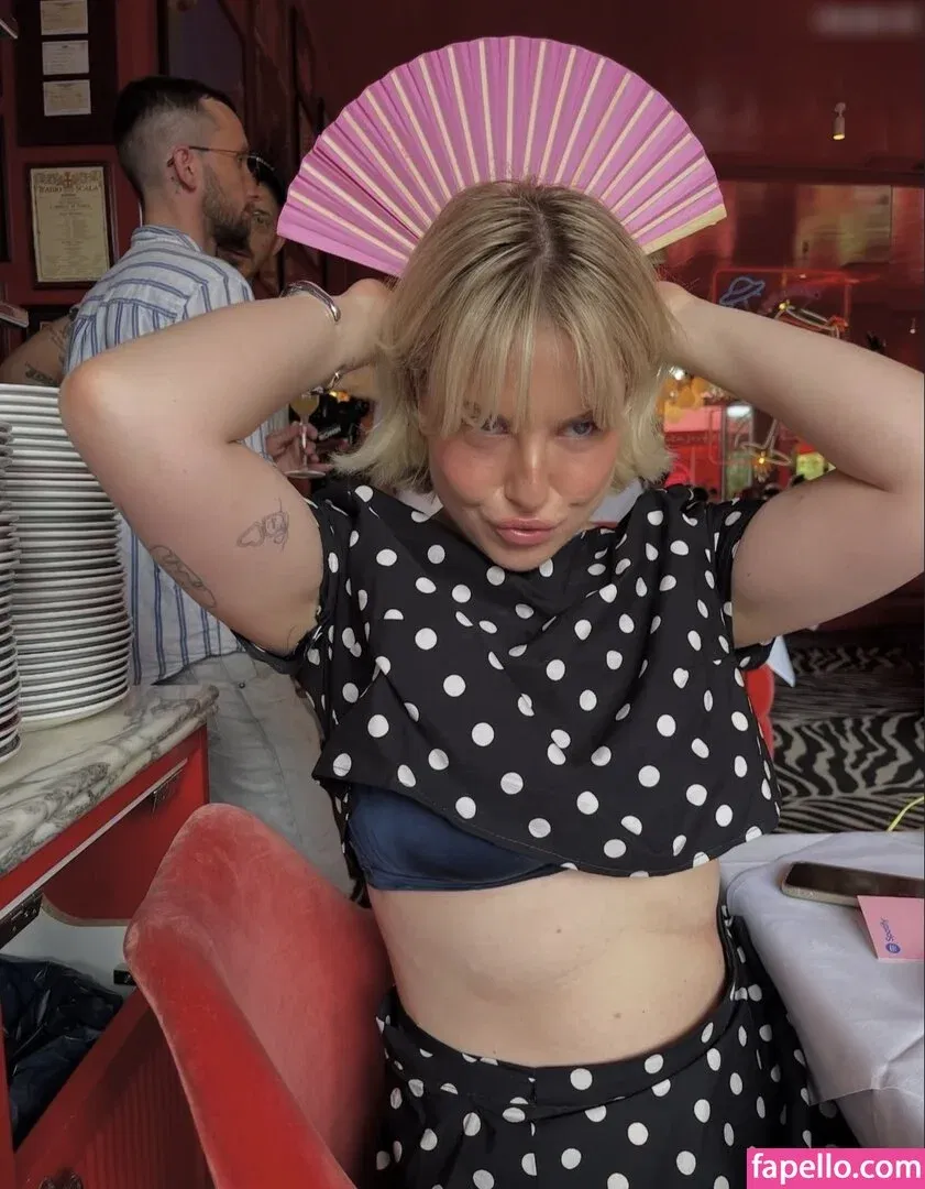 KellyMissesvlog Onlyfans Photo Gallery 