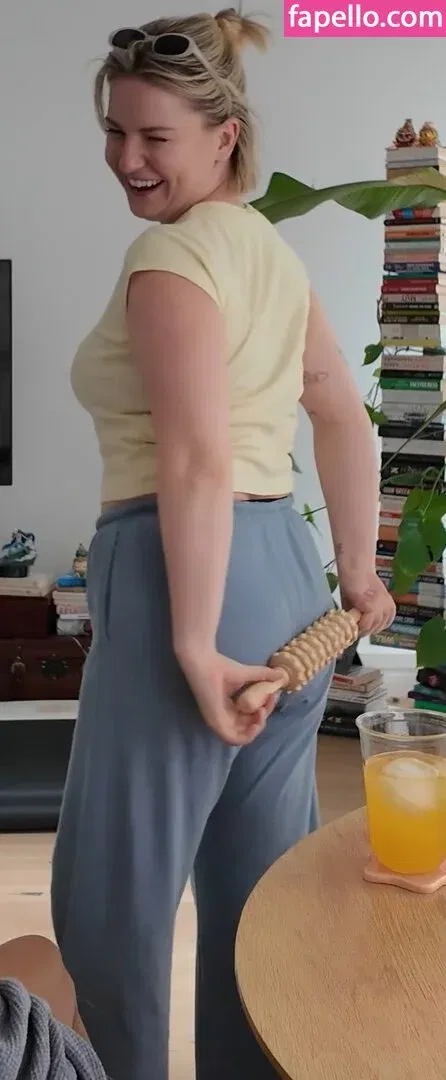 KellyMissesvlog Onlyfans Photo Gallery 