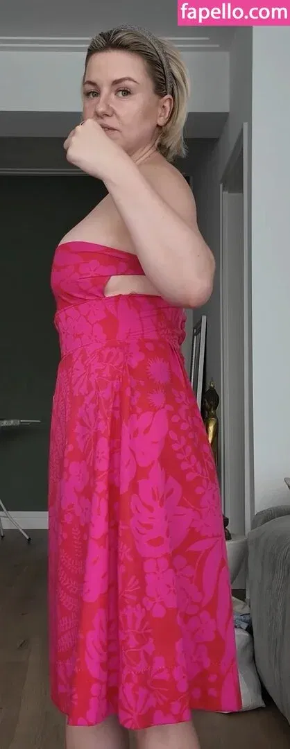 KellyMissesvlog Onlyfans Photo Gallery 