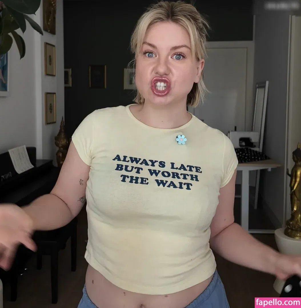 KellyMissesvlog Onlyfans Photo Gallery 