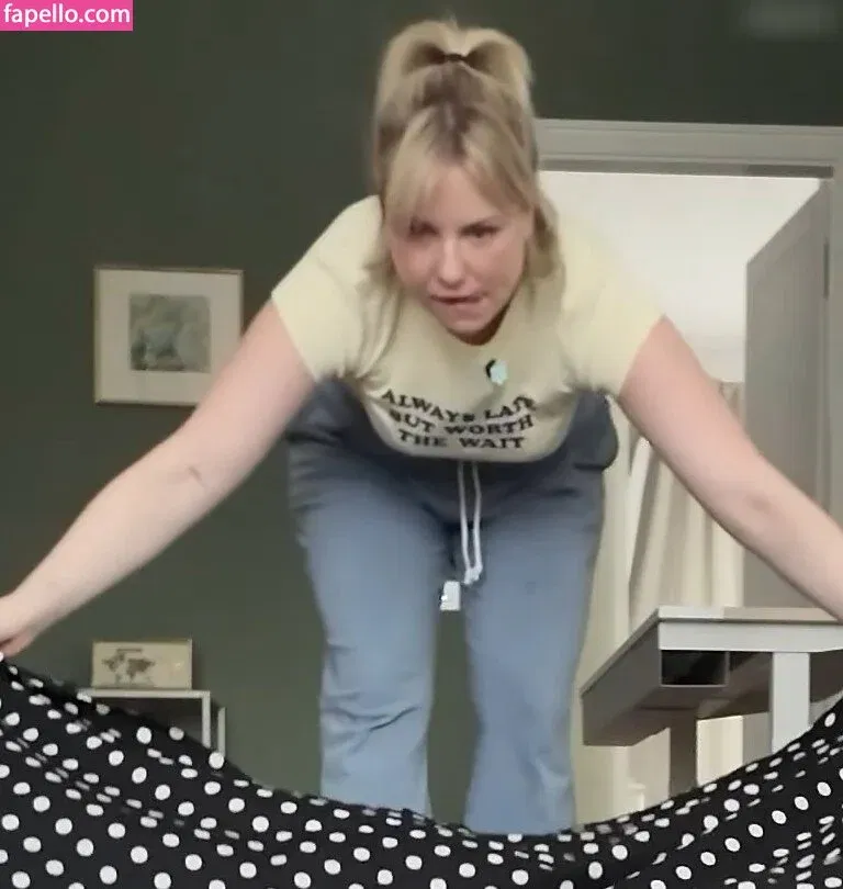 KellyMissesvlog Onlyfans Photo Gallery 