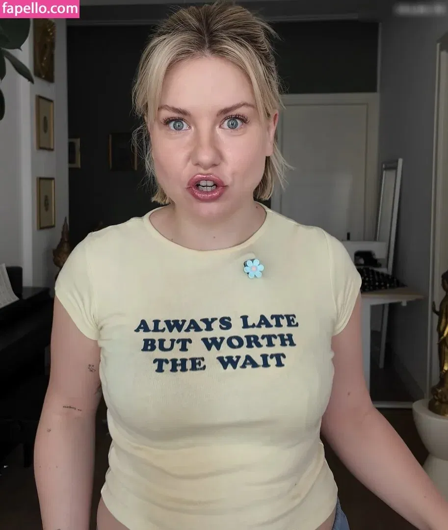 KellyMissesvlog Onlyfans Photo Gallery 