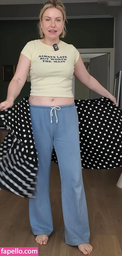 KellyMissesvlog Onlyfans Photo Gallery 