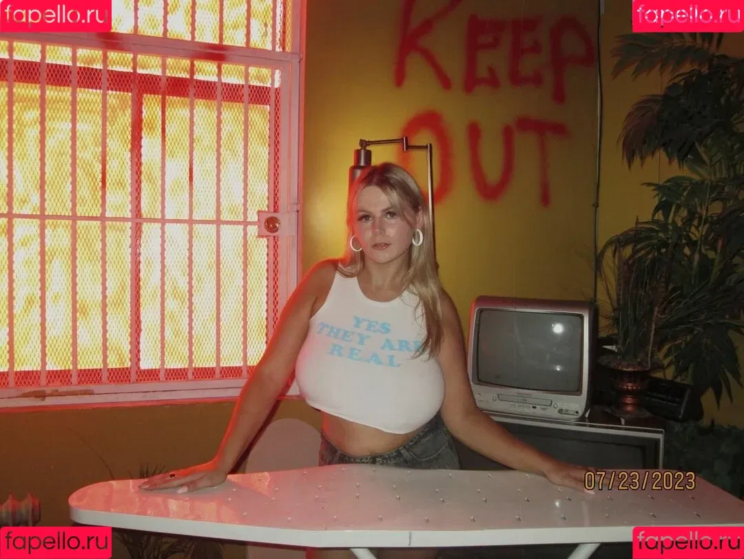Emspensiveemily Onlyfans Photo Gallery 