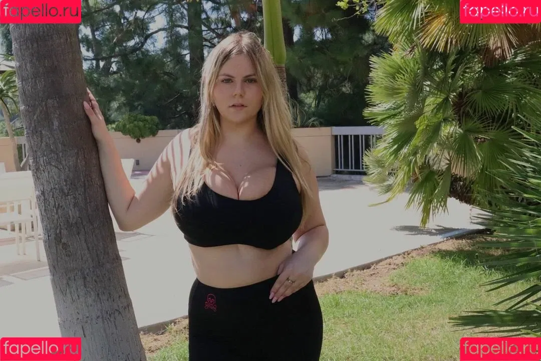 Emspensiveemily Onlyfans Photo Gallery 