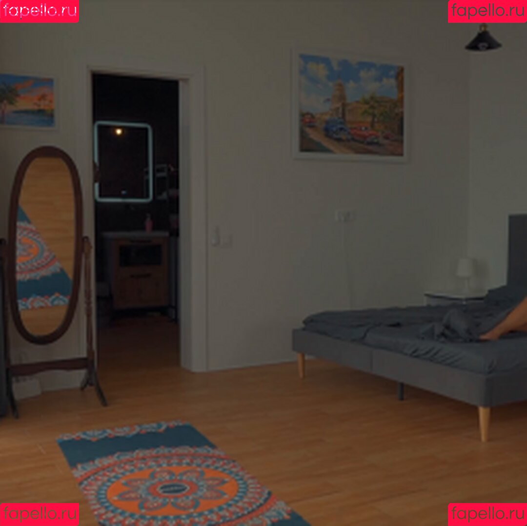 Elvi ASMR Massage Onlyfans Photo Gallery 