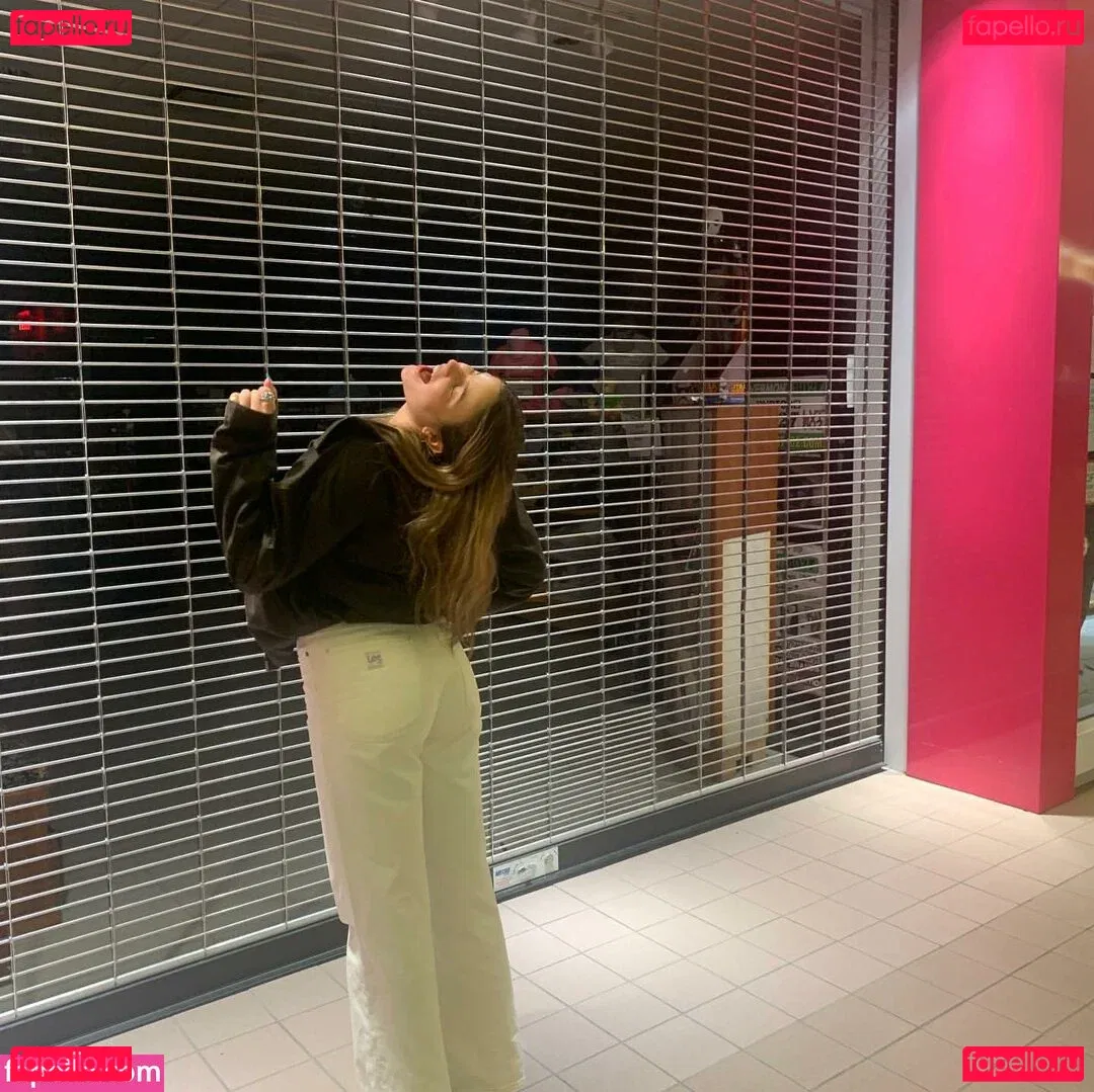 Lola Dubrul Onlyfans Photo Gallery 