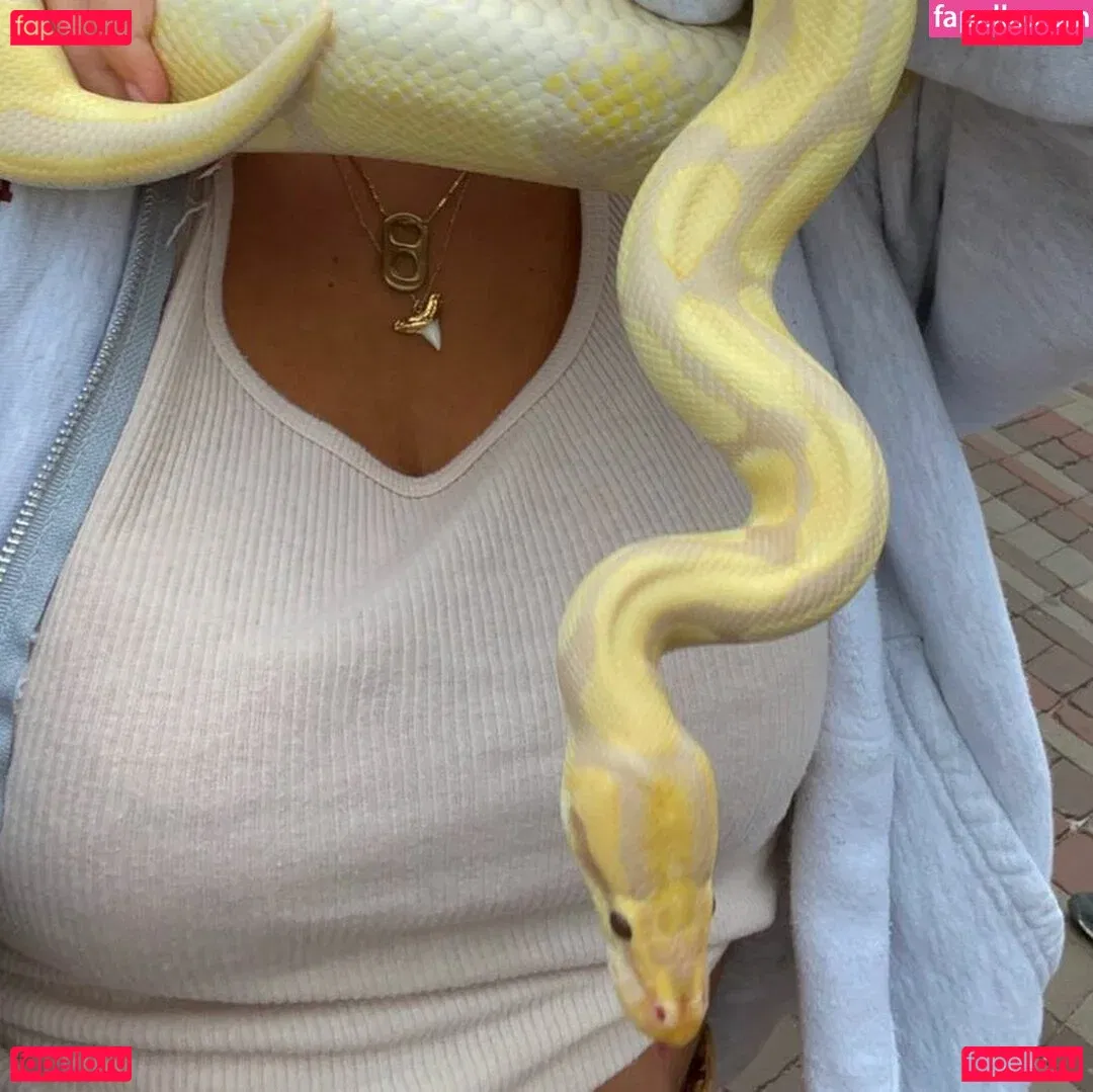 Lola Dubrul Onlyfans Photo Gallery 