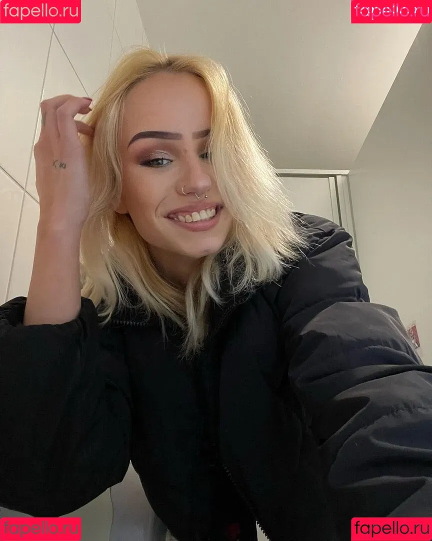 xhxllgirl Onlyfans Photo Gallery 