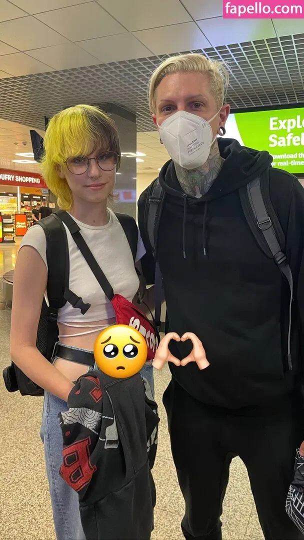 xhxllgirl Onlyfans Photo Gallery 