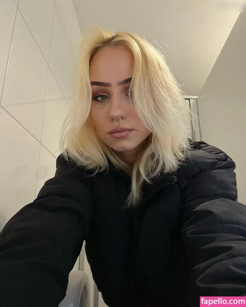 xhxllgirl Onlyfans Photo Gallery 