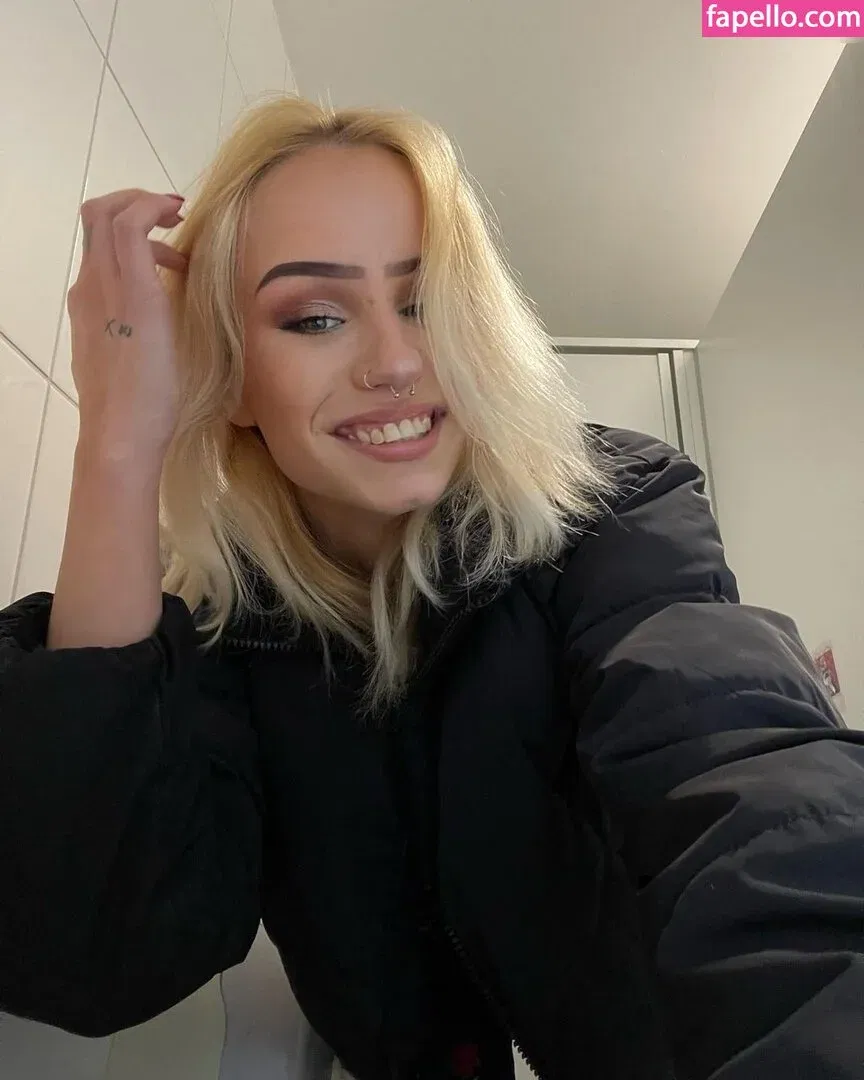 xhxllgirl Onlyfans Photo Gallery 