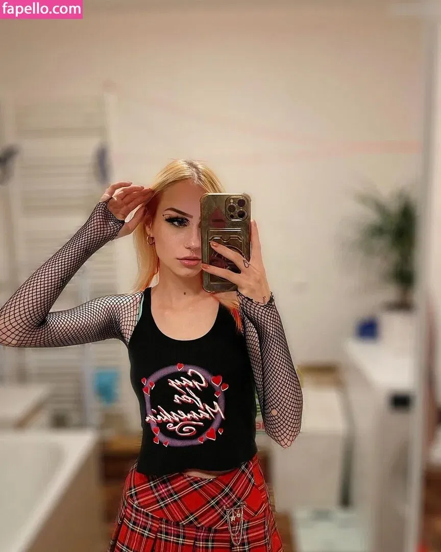 xhxllgirl Onlyfans Photo Gallery 