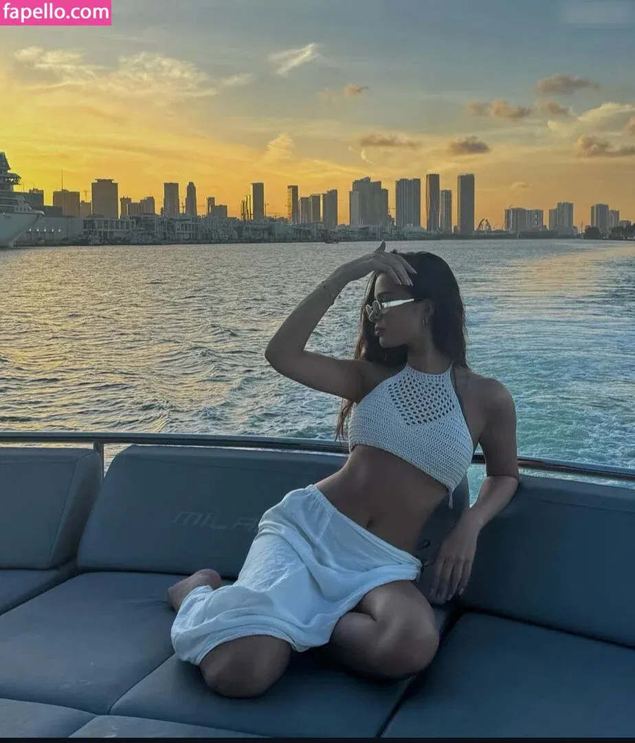 saraxrh Onlyfans Photo Gallery 