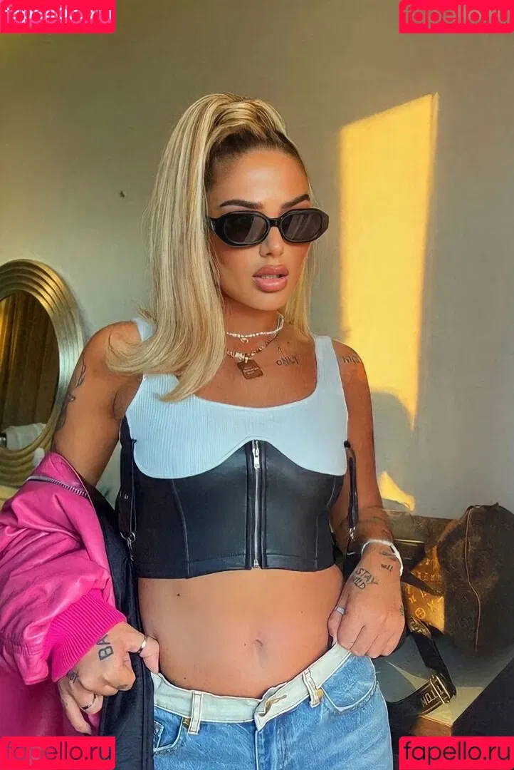 Loredana Zefi Onlyfans Photo Gallery 