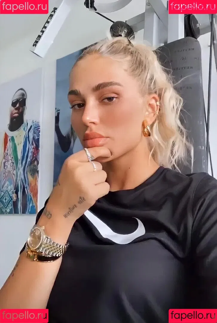 Loredana Zefi Onlyfans Photo Gallery 