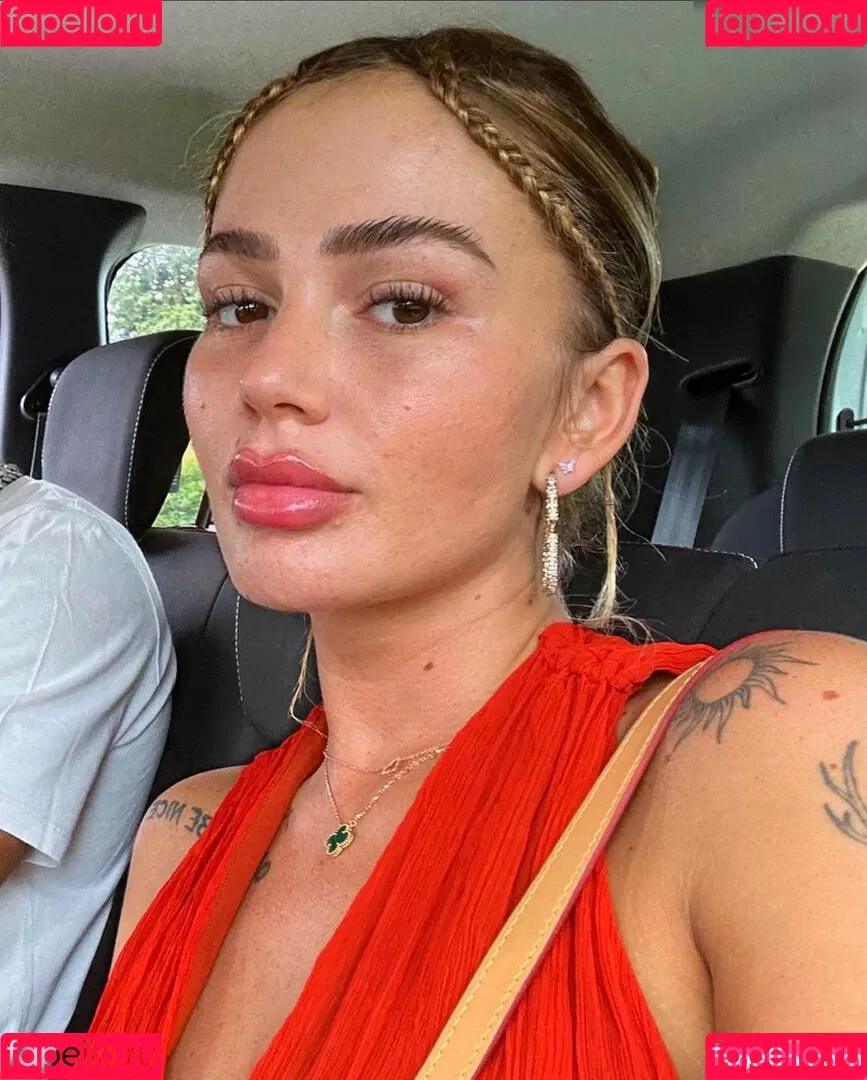 Loredana Zefi Onlyfans Photo Gallery 