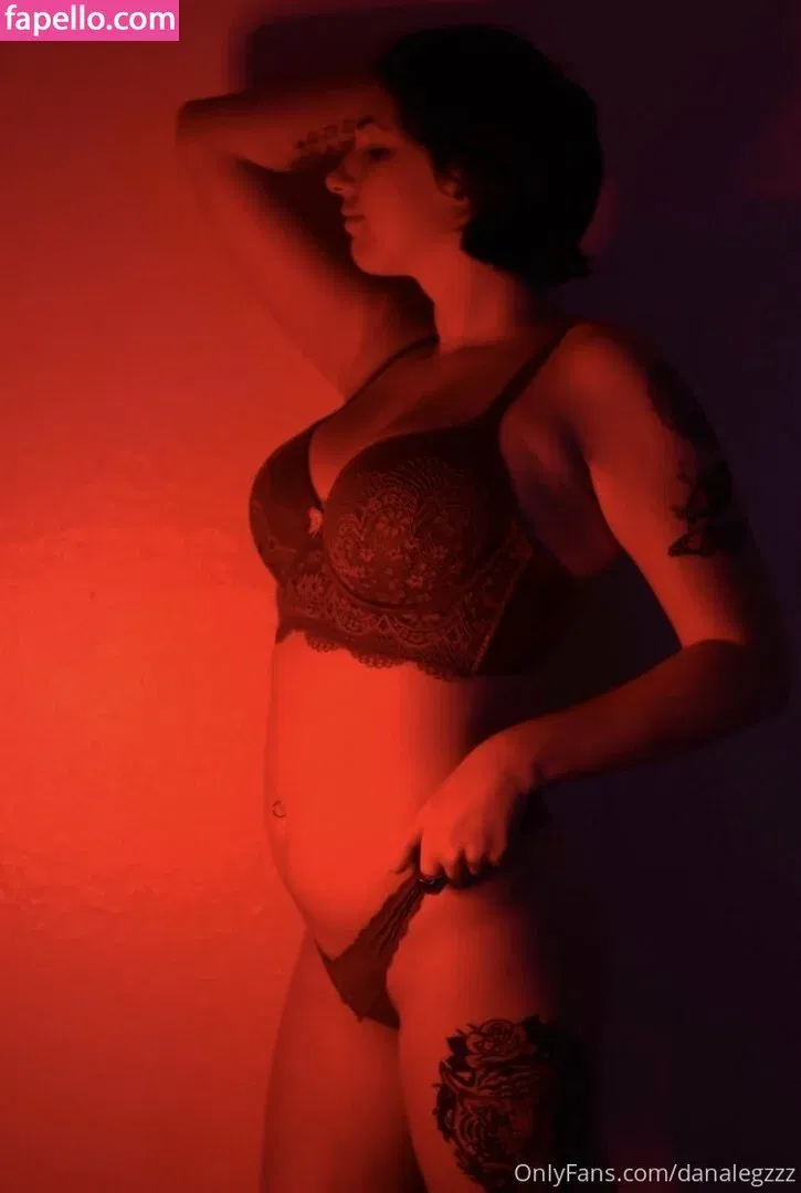 danalegzzz Onlyfans Photo Gallery 
