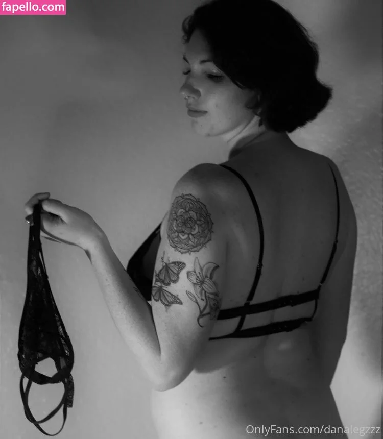 danalegzzz Onlyfans Photo Gallery 